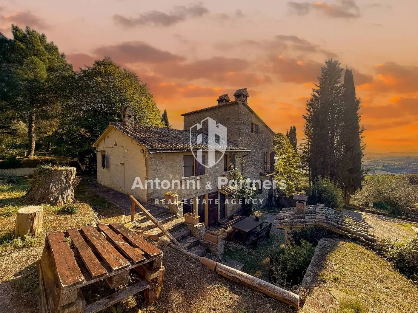 Rustico - Casale in vendita a Perugia