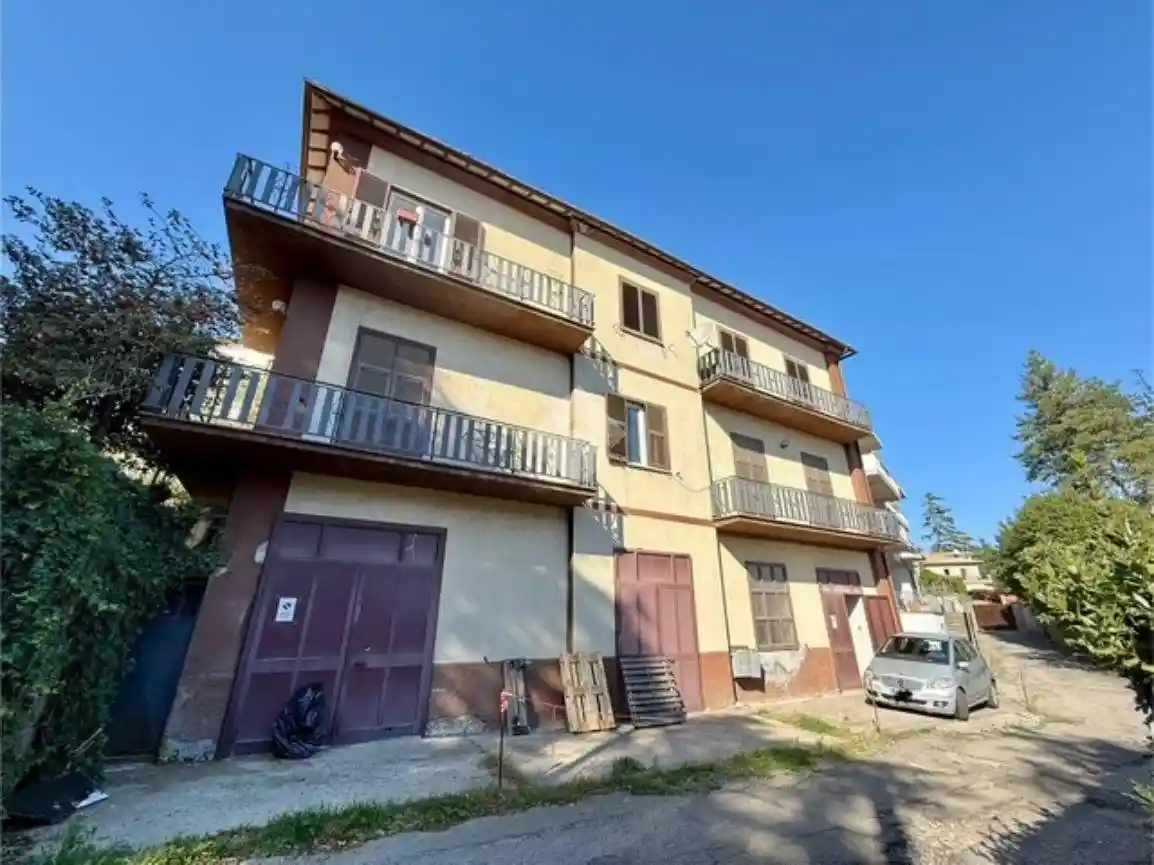 Palazzo - Edificio in vendita a Montefiascone