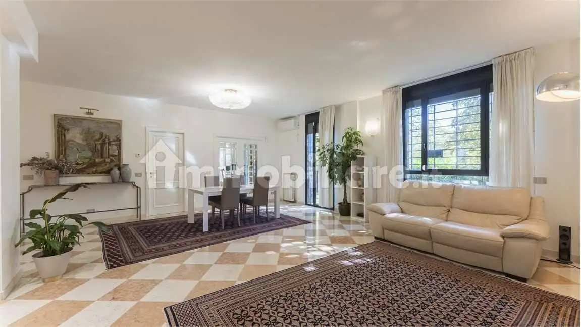 Appartamento in vendita a Modena