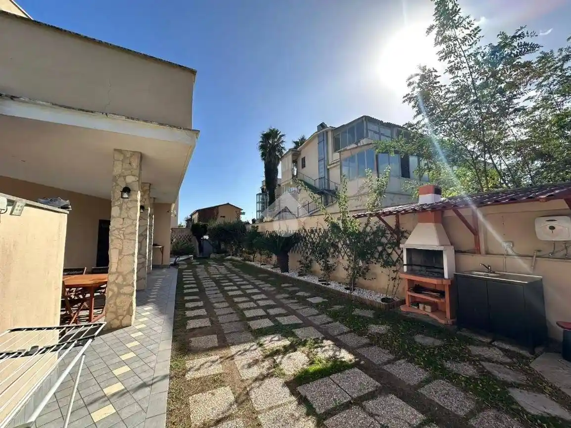 Quadrilocale via ferdinando d'aragona 12, Castel Fusano, Roma - foto 2