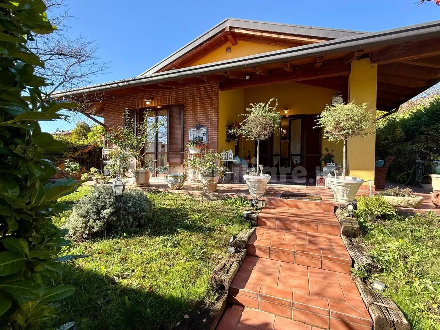 Villa in vendita a Imbersago