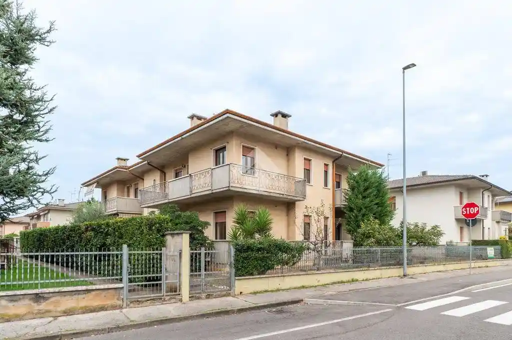 Appartamento in vendita a Villafranca di Verona