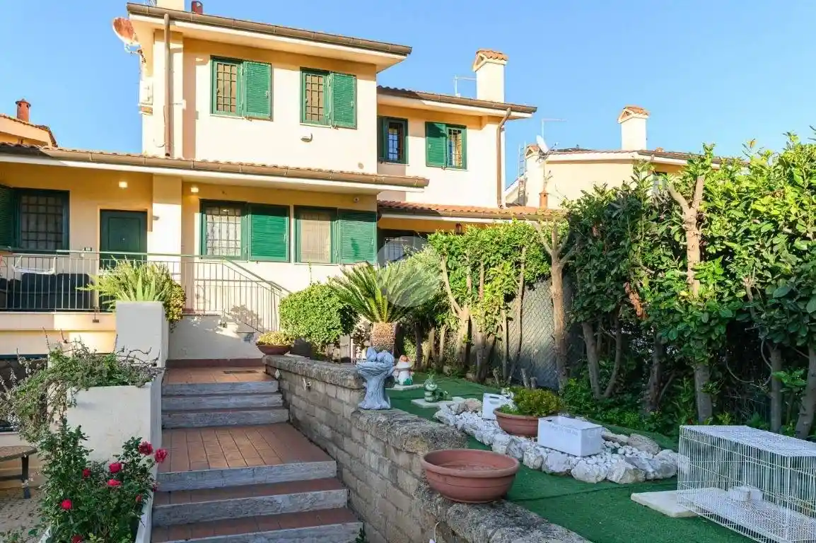 Villa a schiera via Giuseppe Lazzati 185, Casal Selce, Roma - foto 2