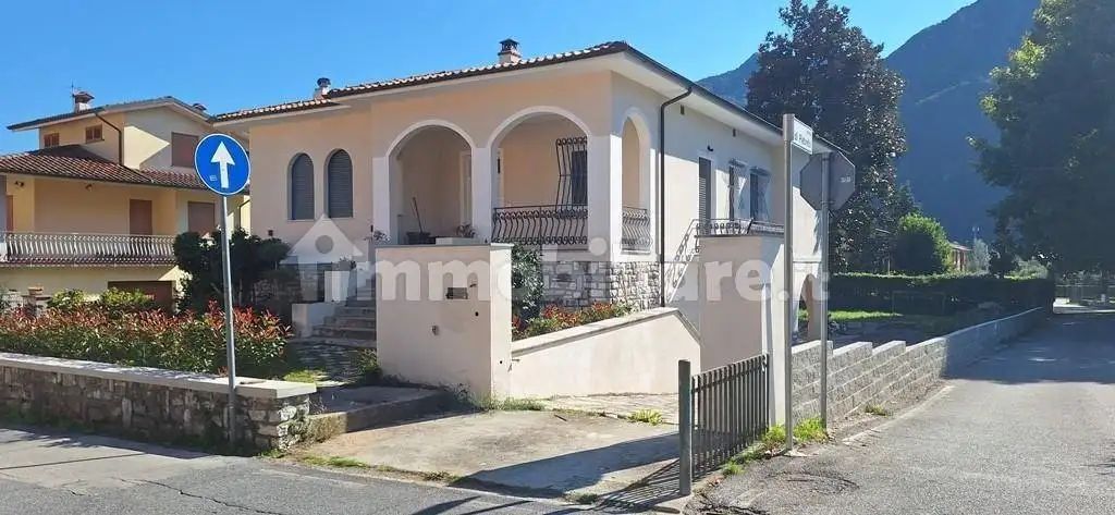 Villa in vendita a Borgo a Mozzano