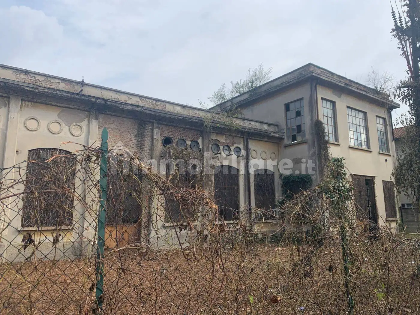 Palazzo - Edificio in vendita a Albiate