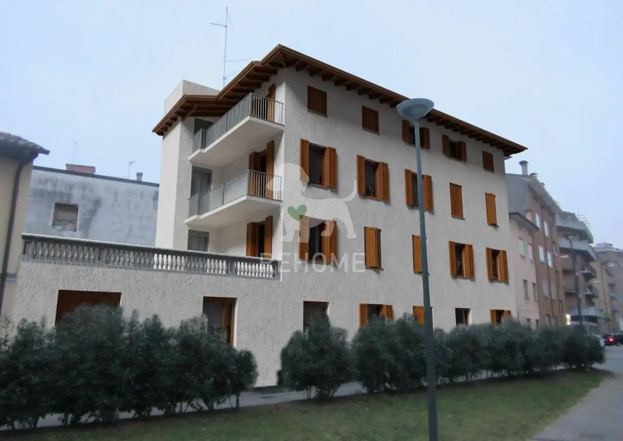 Palazzo - Edificio in vendita a Udine