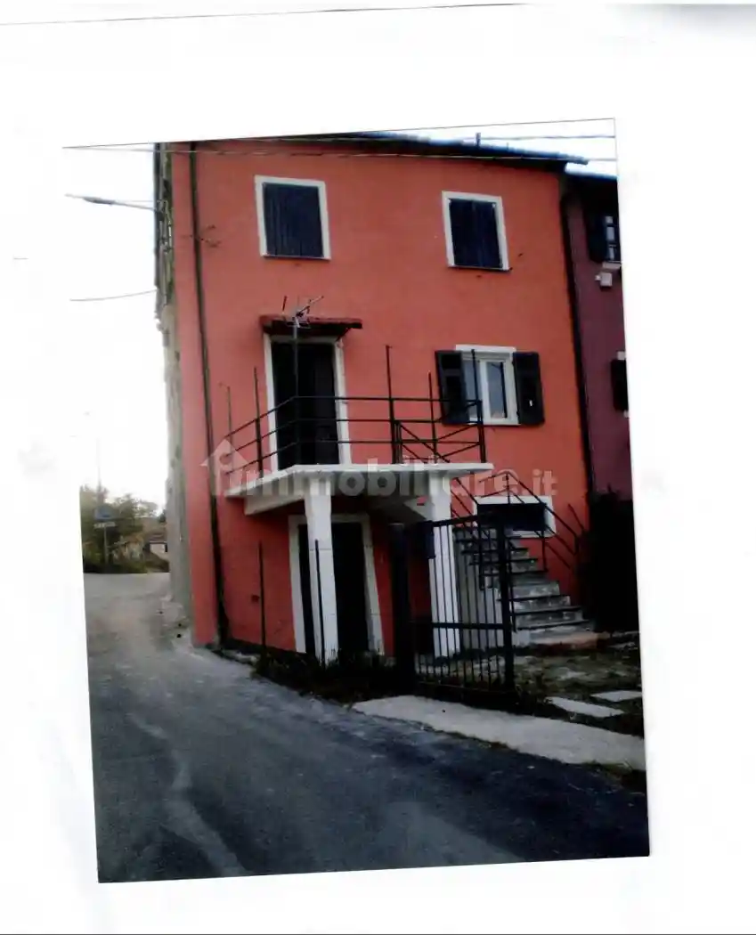 Palazzo - Edificio in vendita a Montoggio