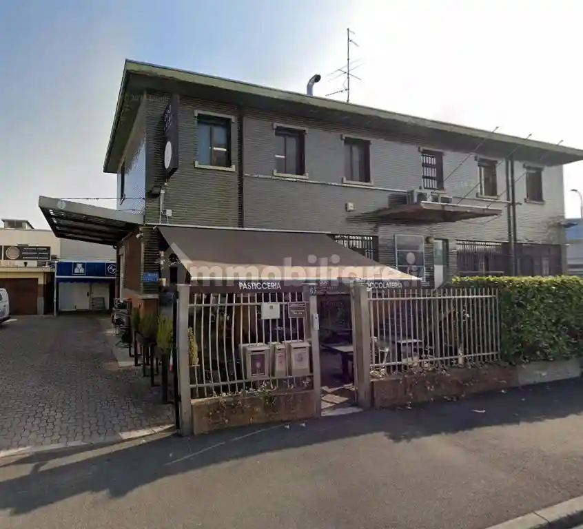 Palazzo - Edificio in vendita a Rozzano