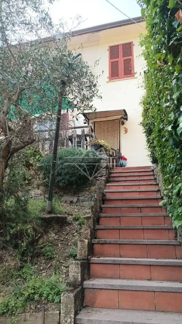 Casa indipendente in vendita a Luni