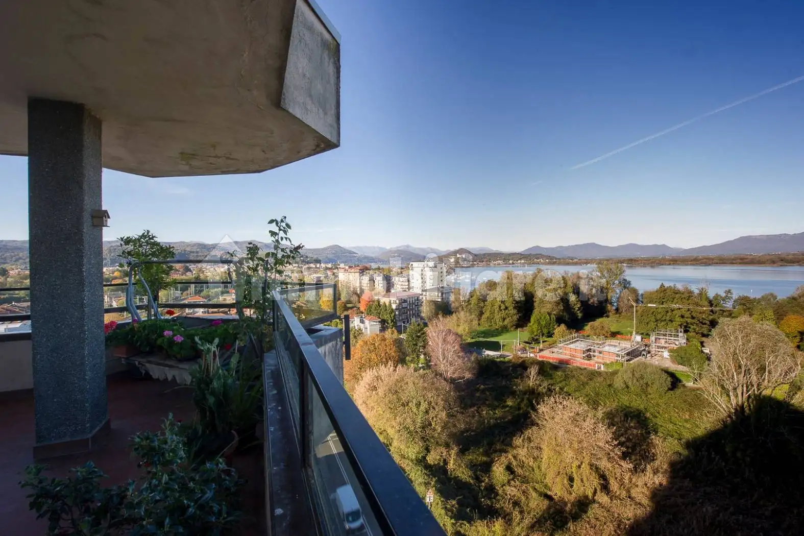 Attico - Mansarda in vendita a Dormelletto