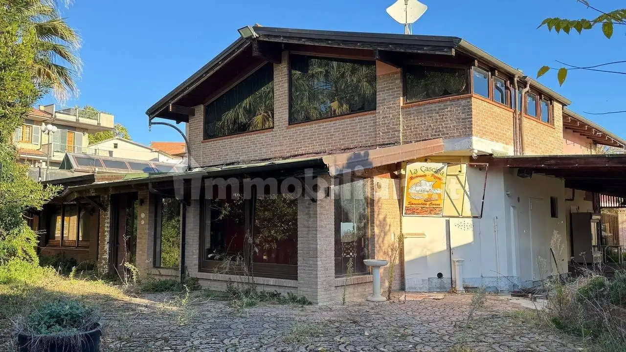 Palazzo - Edificio in vendita a Tortoreto