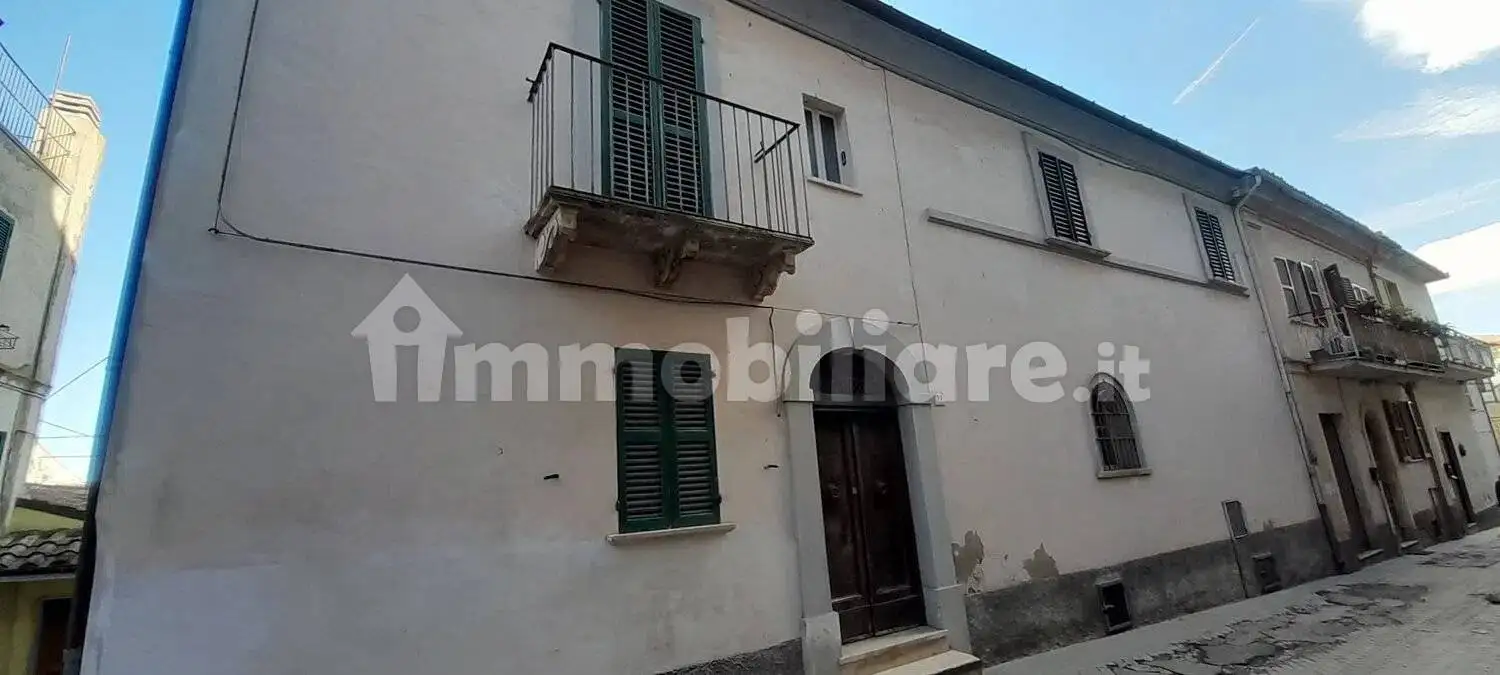Palazzo - Edificio in vendita a Loreto Aprutino