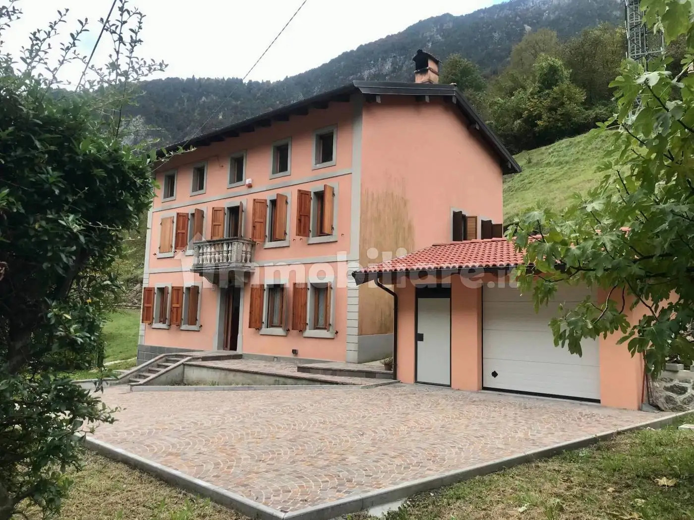 Villa in vendita a Dogna