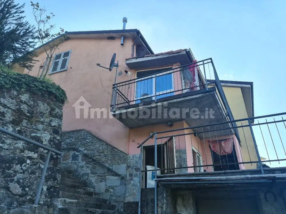 Casa indipendente in vendita a Beverino