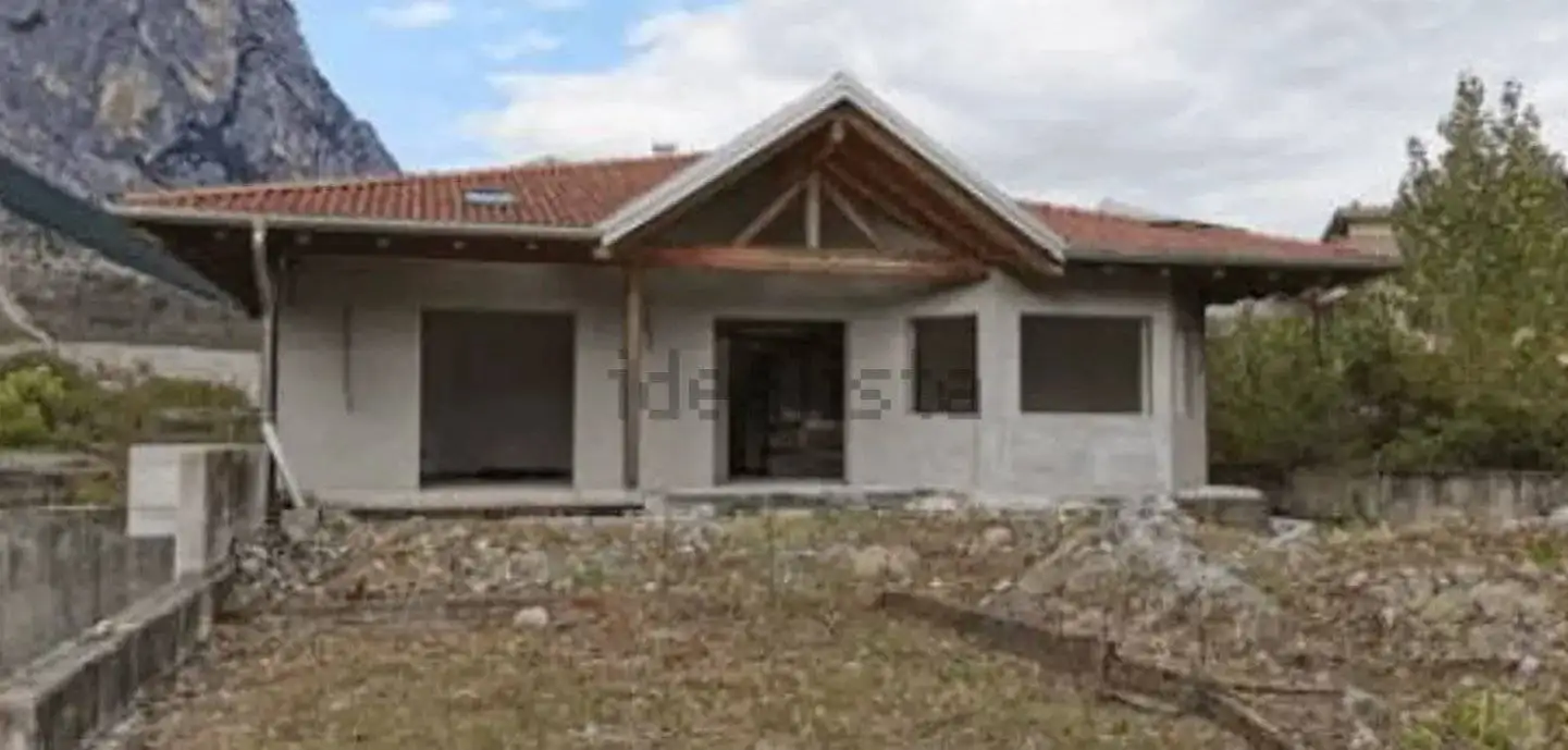 Villa in asta a Dro