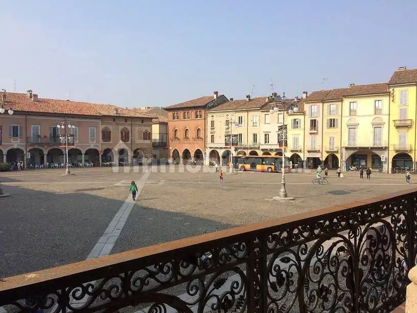 Palazzo - Edificio in affitto a Lodi