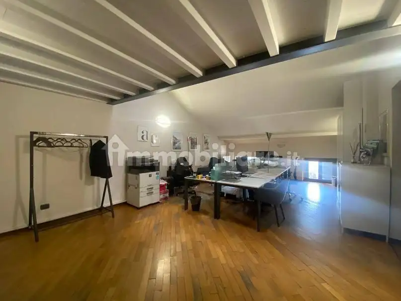 Palazzo - Edificio in Affitto - foto 2