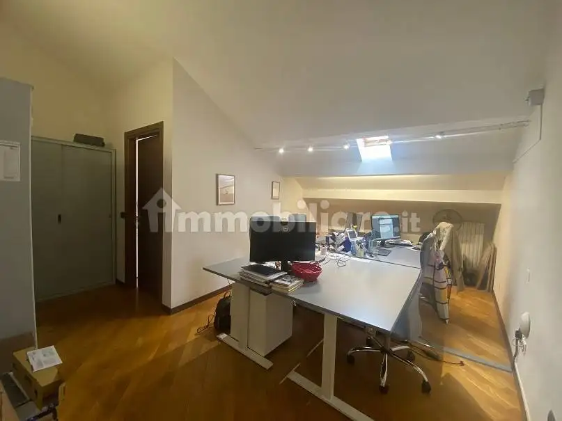 Palazzo - Edificio in Affitto - foto 4