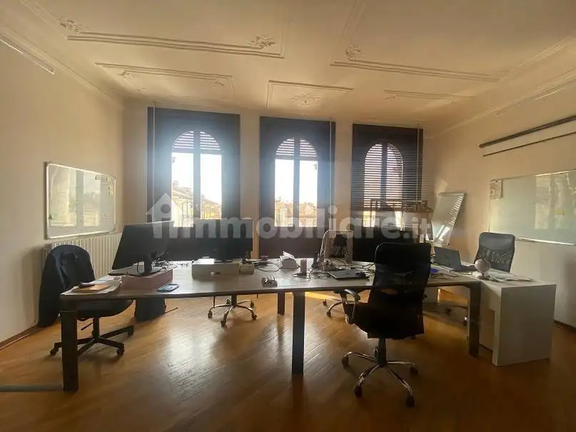 Palazzo - Edificio in Affitto - foto 5