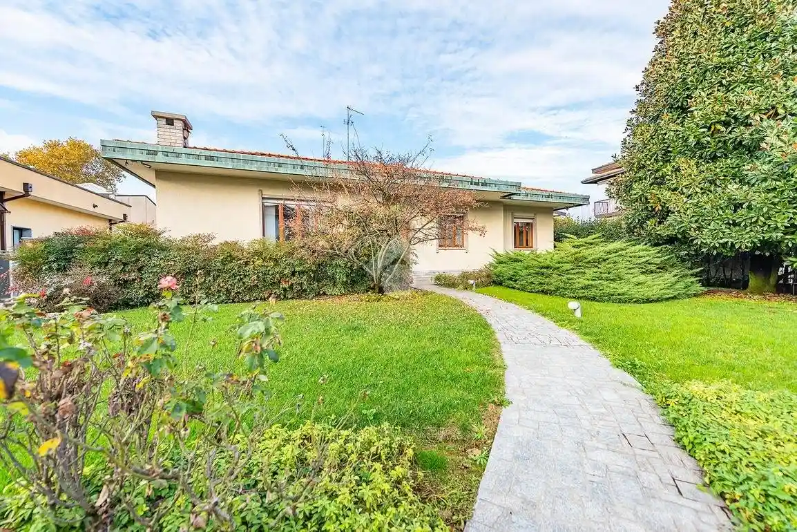 Villa in vendita a Lainate