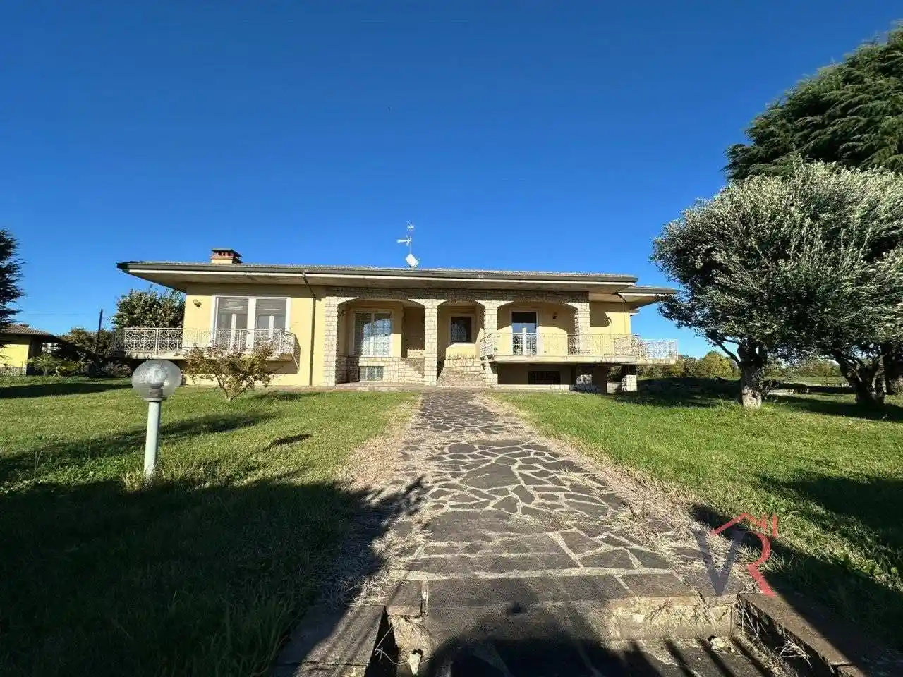 Casa indipendente in vendita a Dello