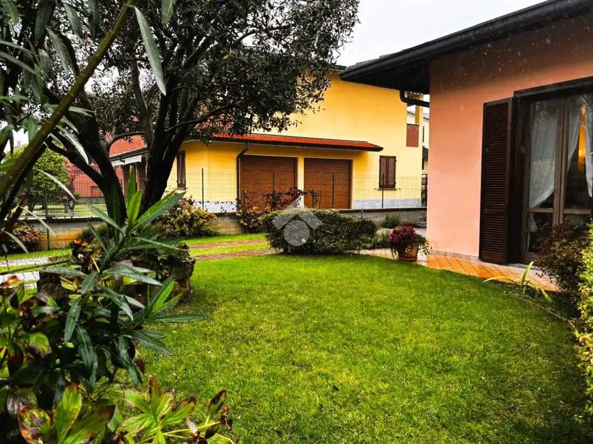 Villa plurifamiliare via Giovanni Verga 14, Centro, Belgioioso - foto 3