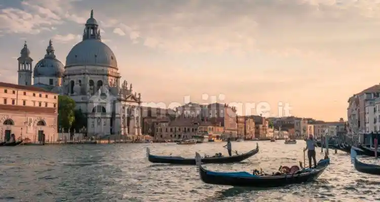 Palazzo - Edificio in vendita a Venezia