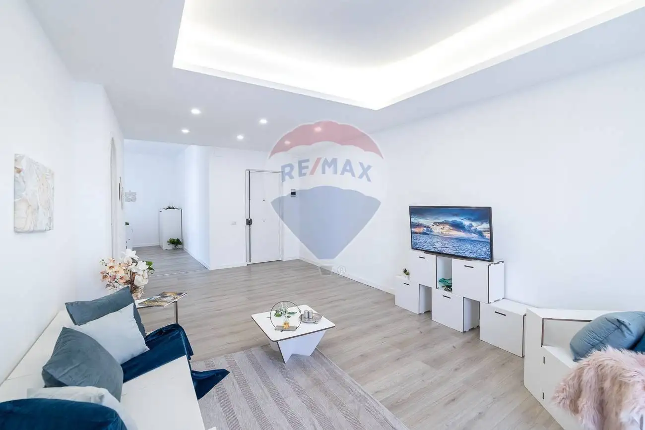 Quadrilocale via Vittorio Emanuele 101, Centro, Aci Catena - foto 4