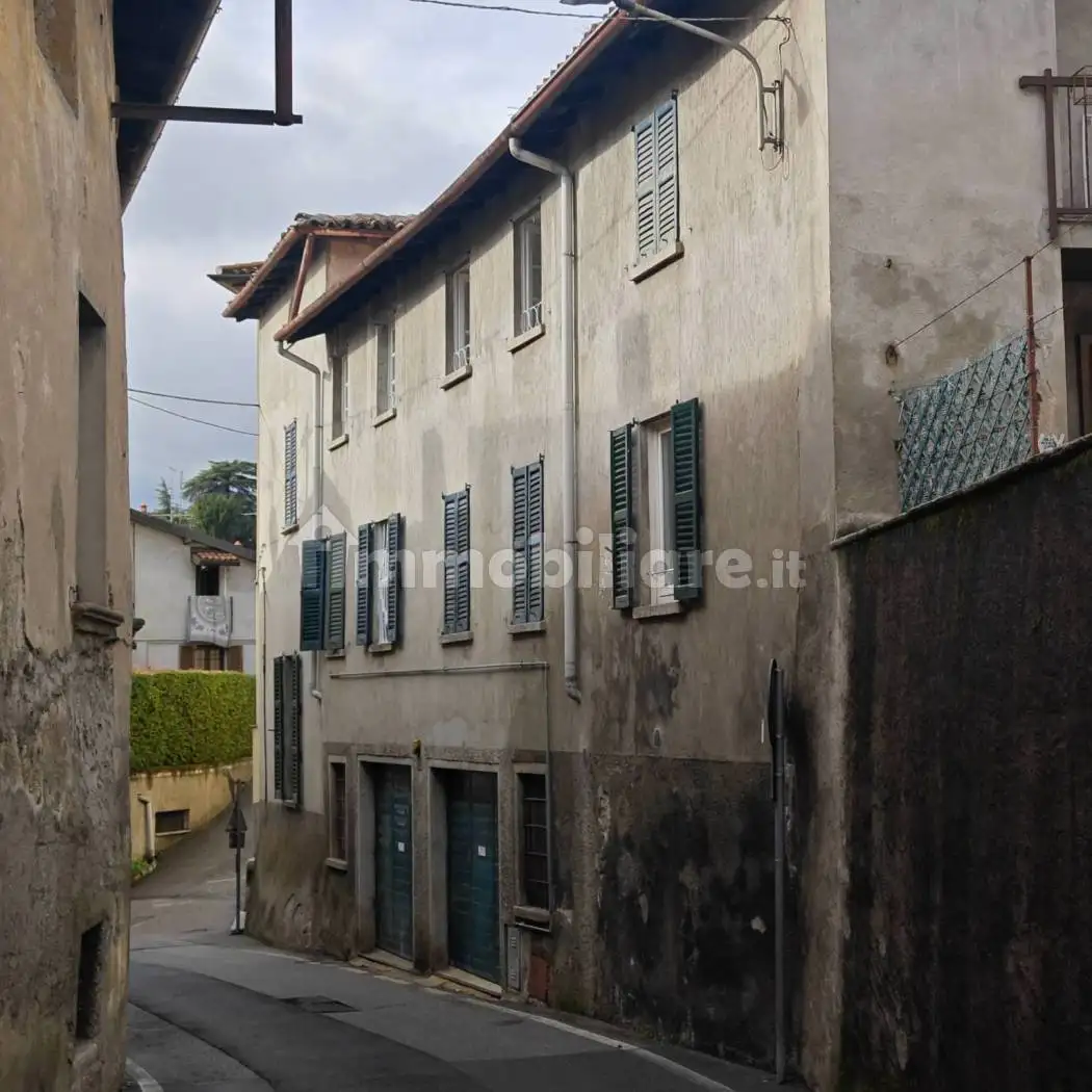 Palazzo - Edificio in vendita a Longone al Segrino
