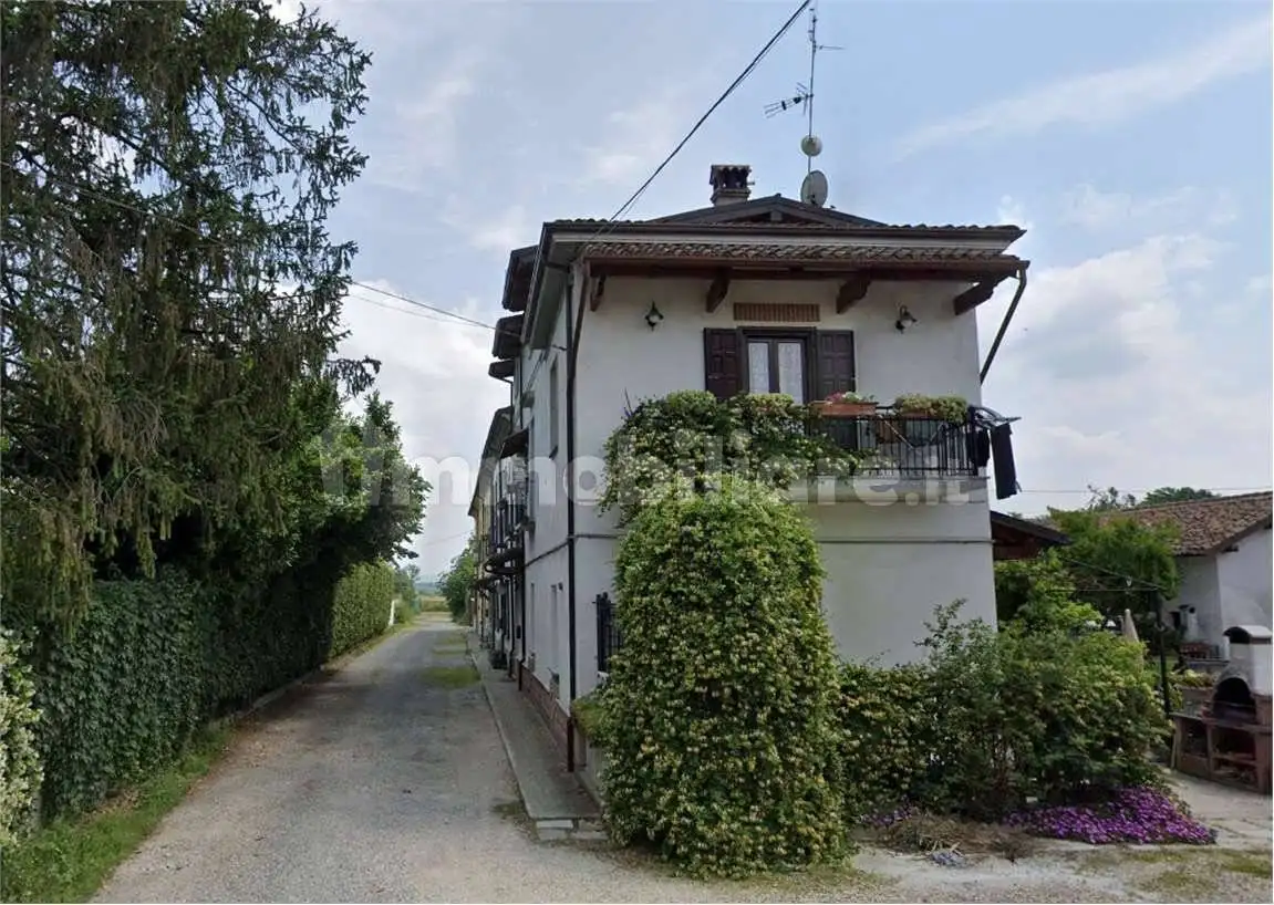 Appartamento in asta a Bressana Bottarone