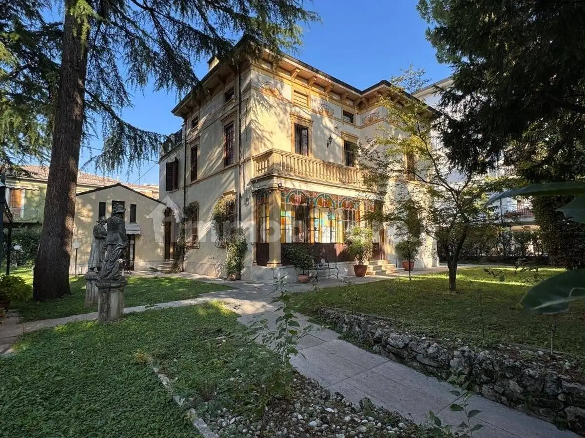 Villa in vendita a Verona