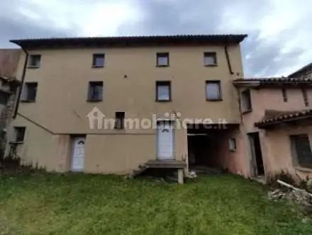 Casa indipendente in vendita a Santa Maria la Longa