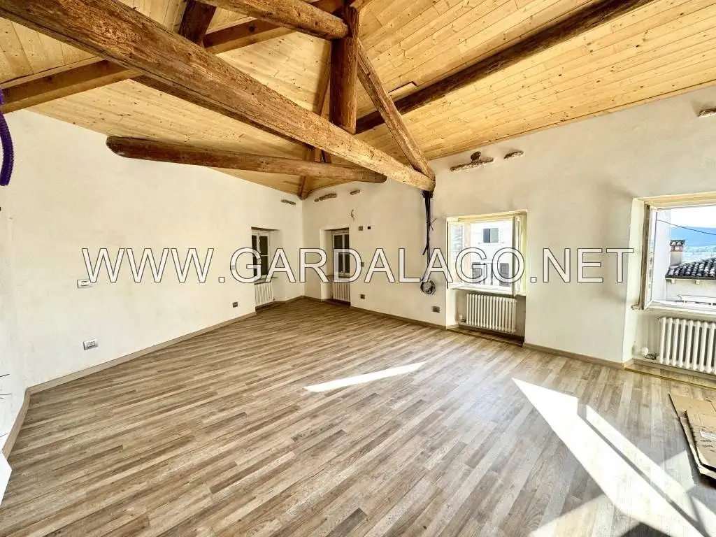 Rustico - Casale in vendita a Caprino Veronese