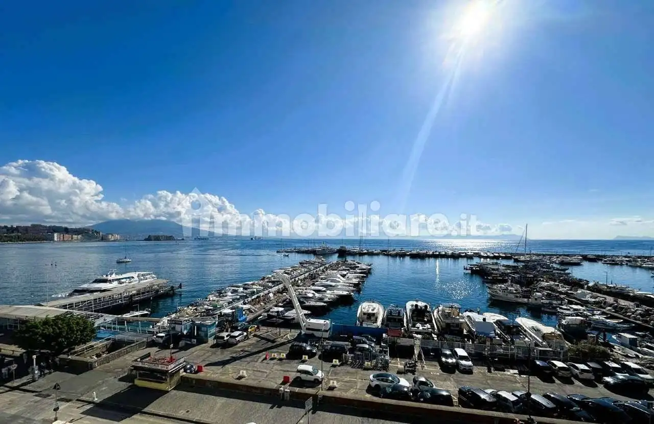 Appartamento in vendita a Napoli