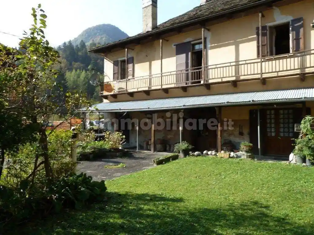 Casa indipendente in vendita a Bannio Anzino
