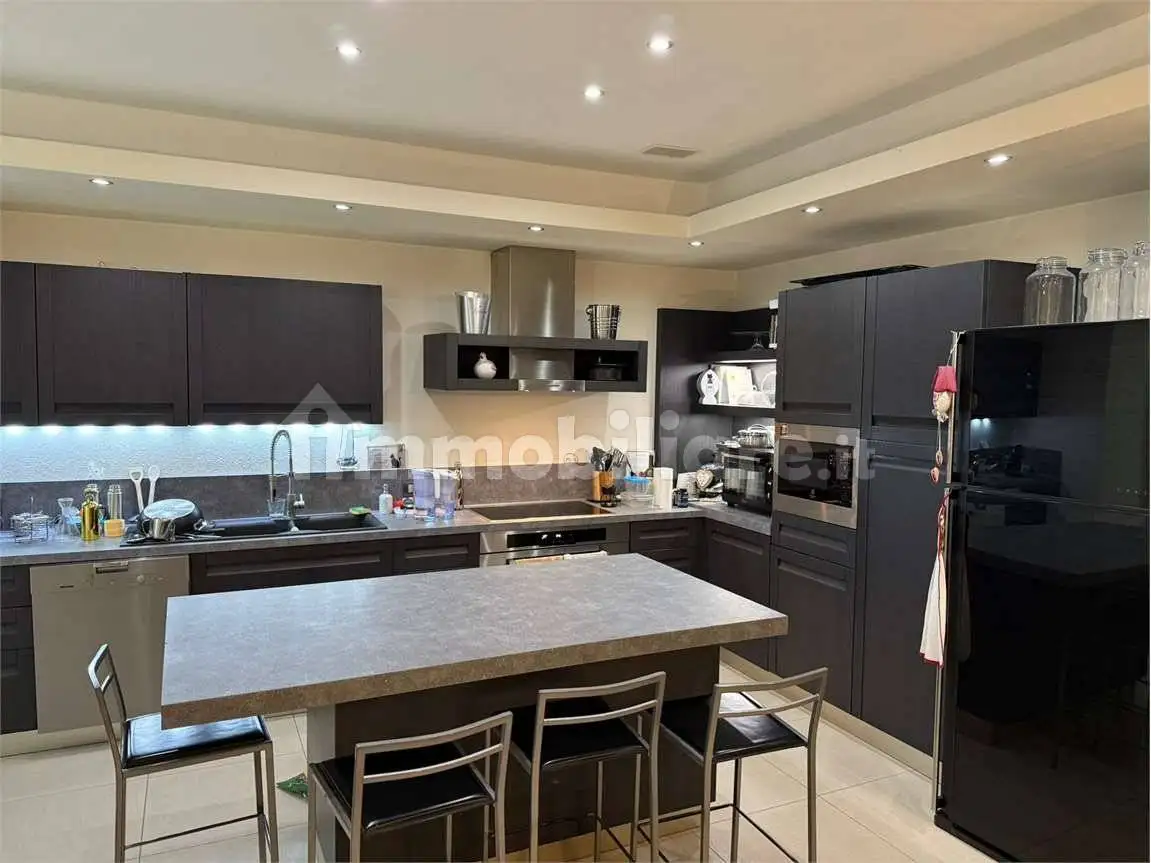 Casa indipendente in affitto a Sesto Calende