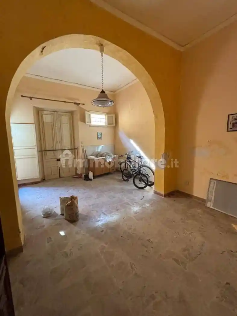 Palazzo - Edificio in vendita a Bagheria