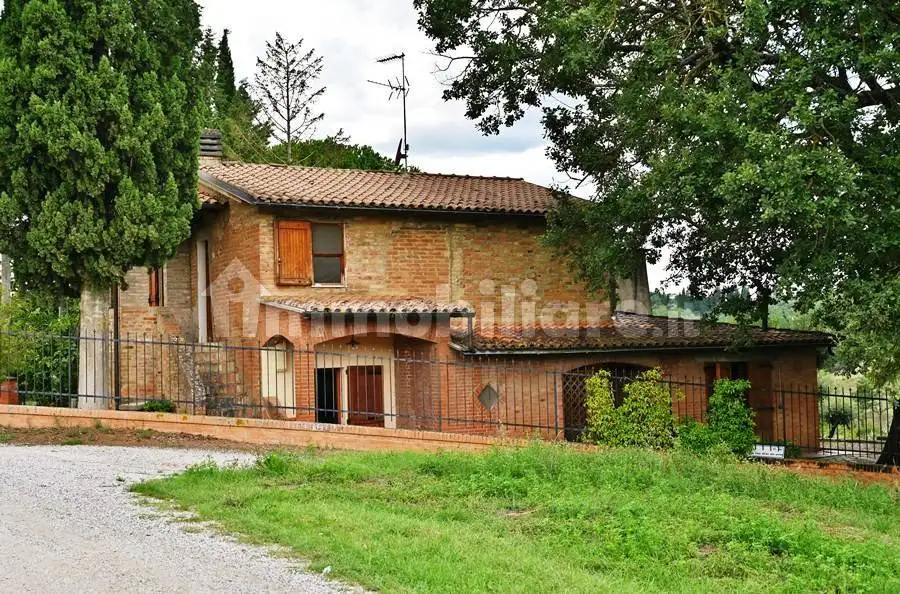 Rustico - Casale in vendita a Chiusi