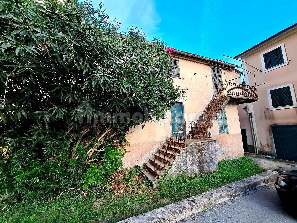 Terratetto plurifamiliare 106 m², da ristrutturare, Centro, Cicagna - foto 2