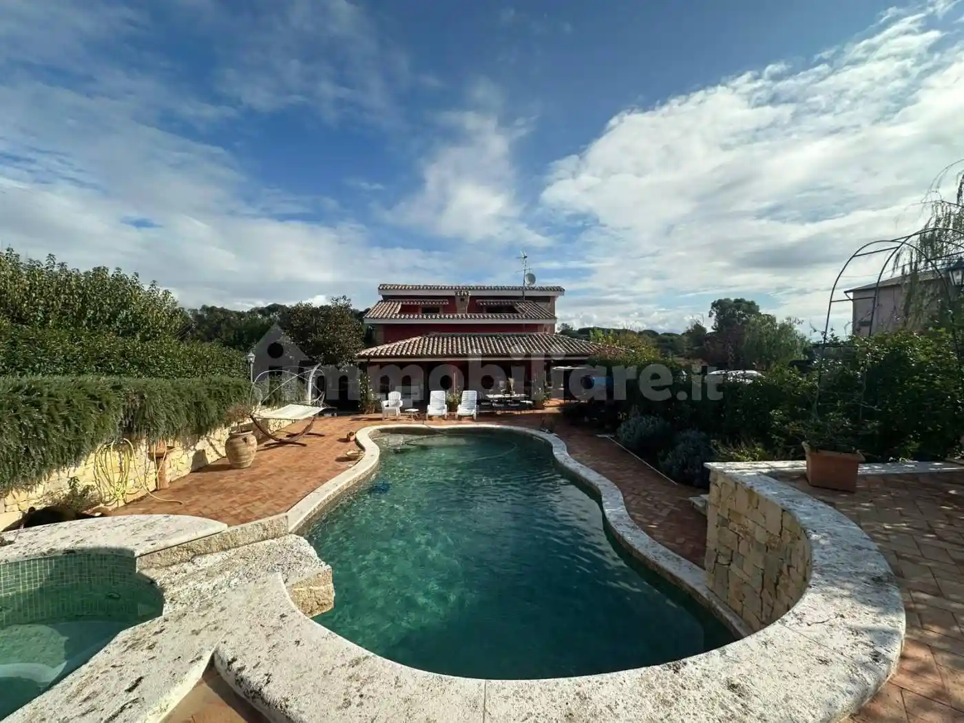 Villa in vendita a Lanuvio