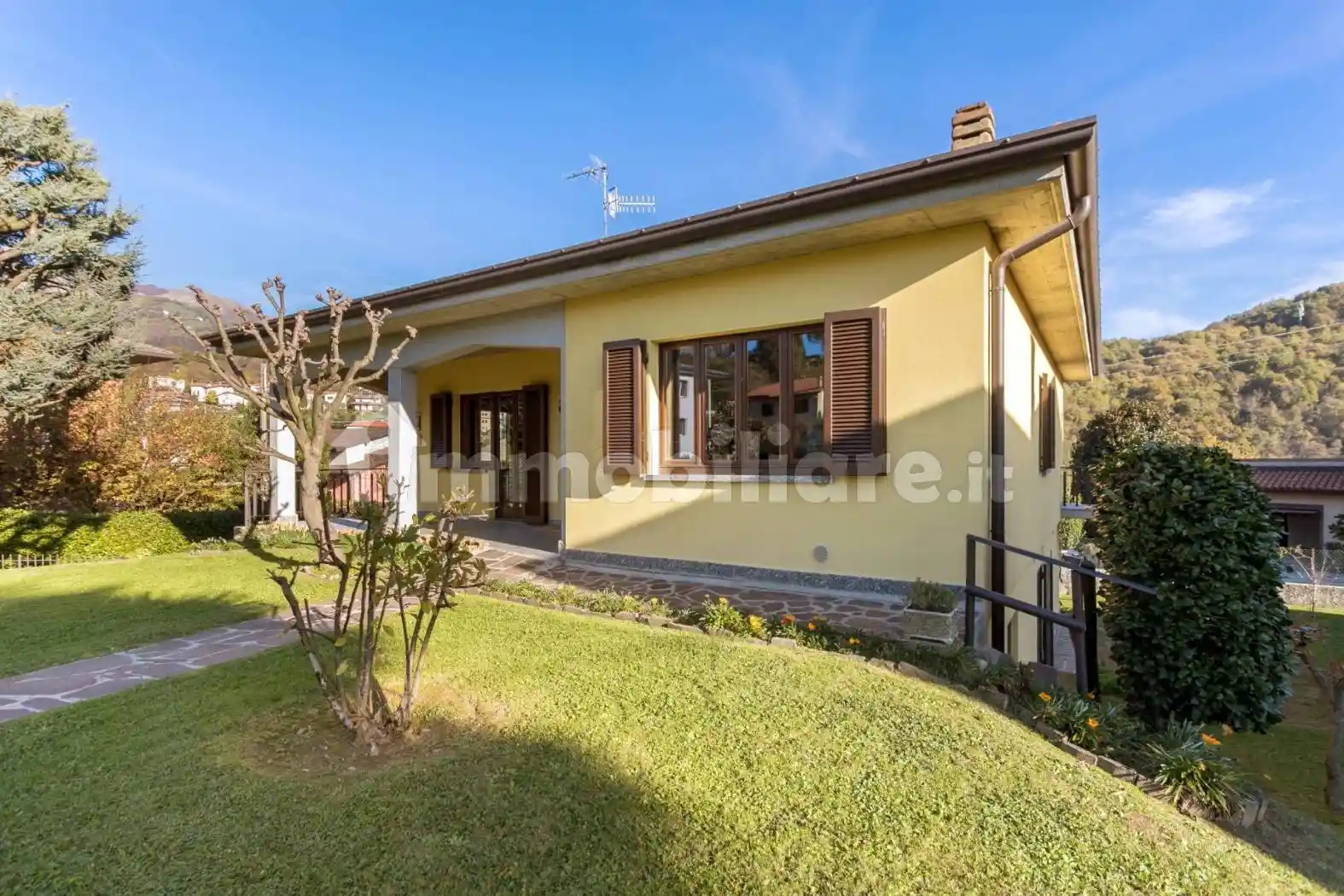 Villa unifamiliare via Roccolino 29, Caprino, Caprino Bergamasco - foto 2