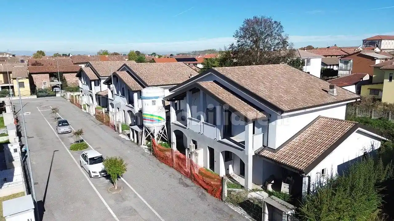 Villa bifamiliare via San Bernardo 9A, Borgolavezzaro - foto 3