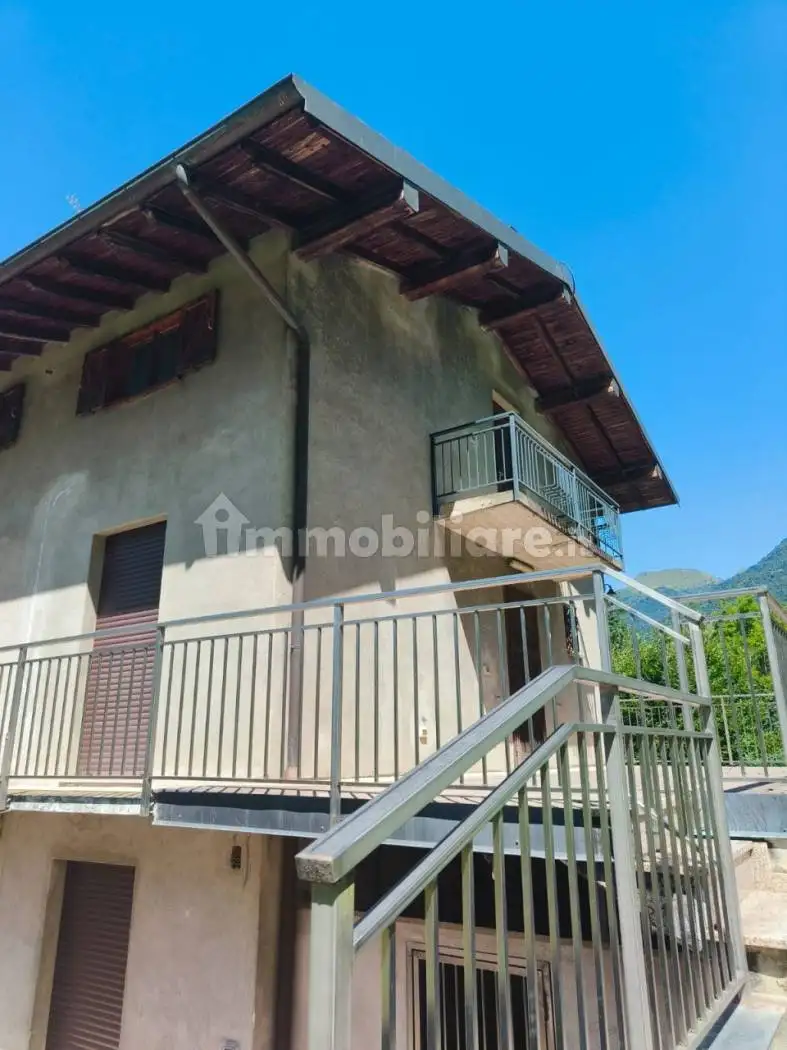 Appartamento in vendita a Introbio