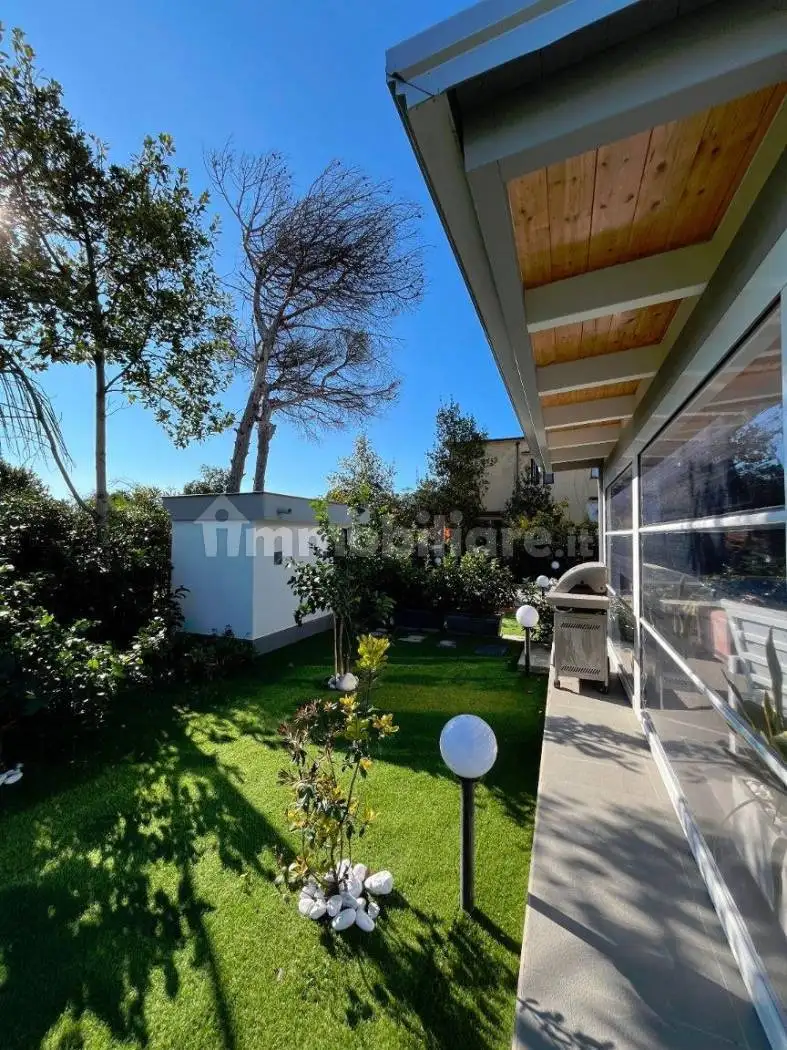 Villa in vendita a Castel Volturno