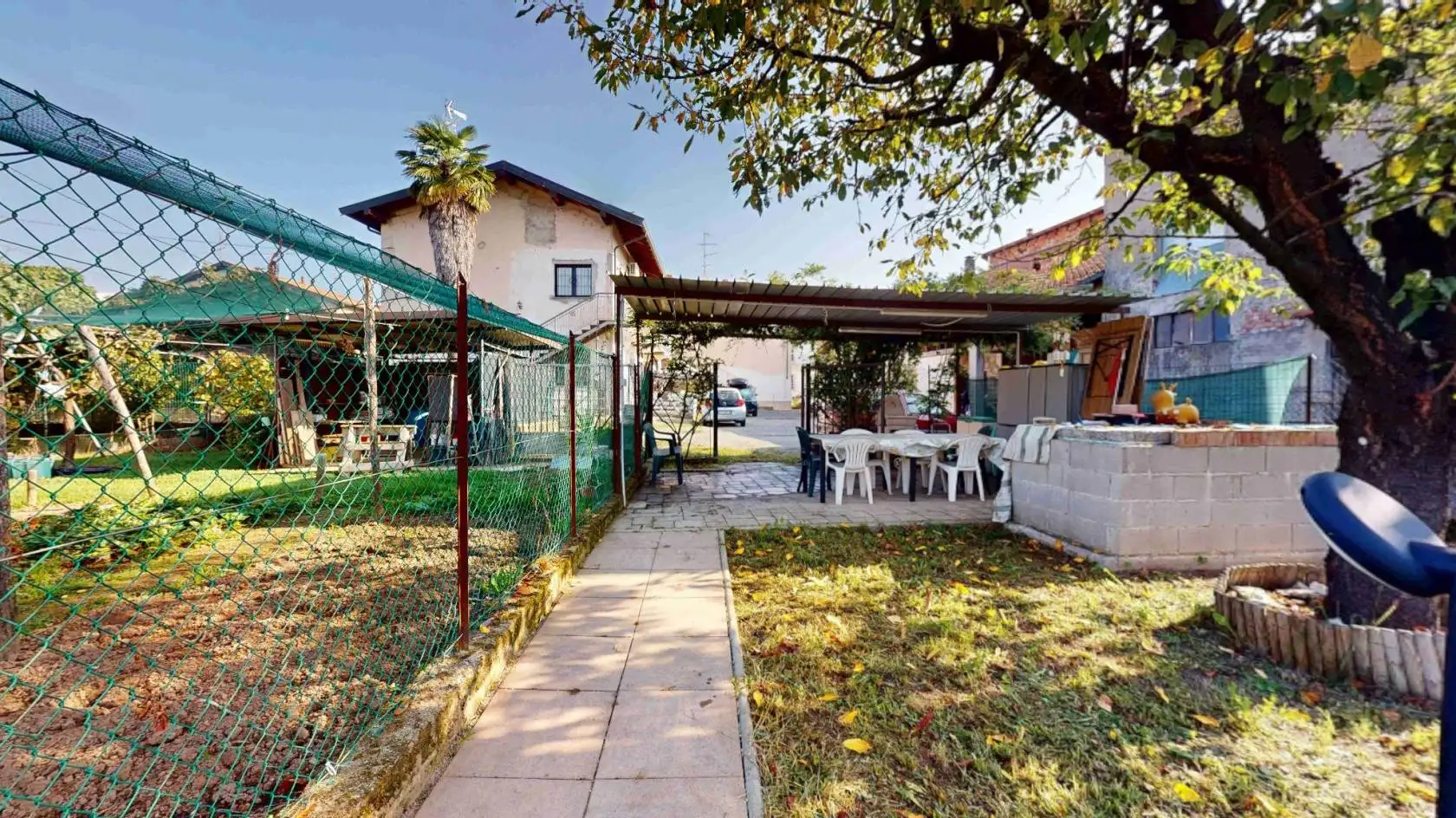 Casa indipendente in vendita a Locate Varesino