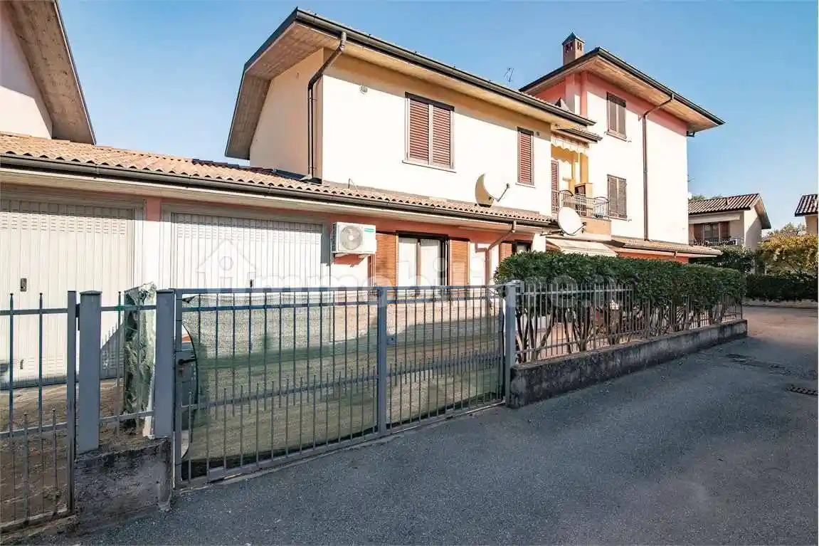 Trilocale via della Repubblica, 6, Borghetto Lodigiano - foto 2