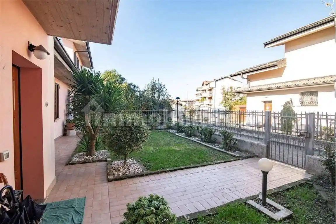 Trilocale via della Repubblica, 6, Borghetto Lodigiano - foto 3