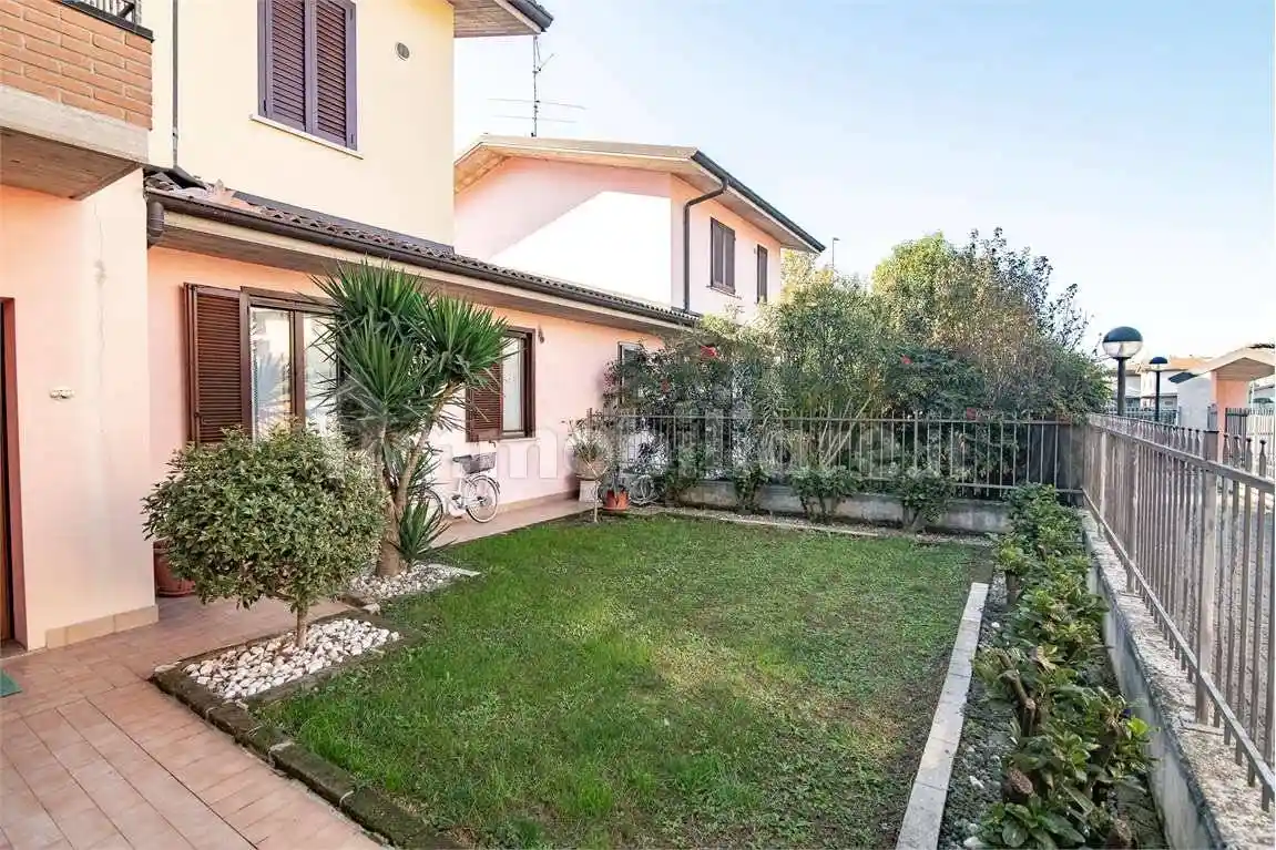 Trilocale via della Repubblica, 6, Borghetto Lodigiano - foto 5