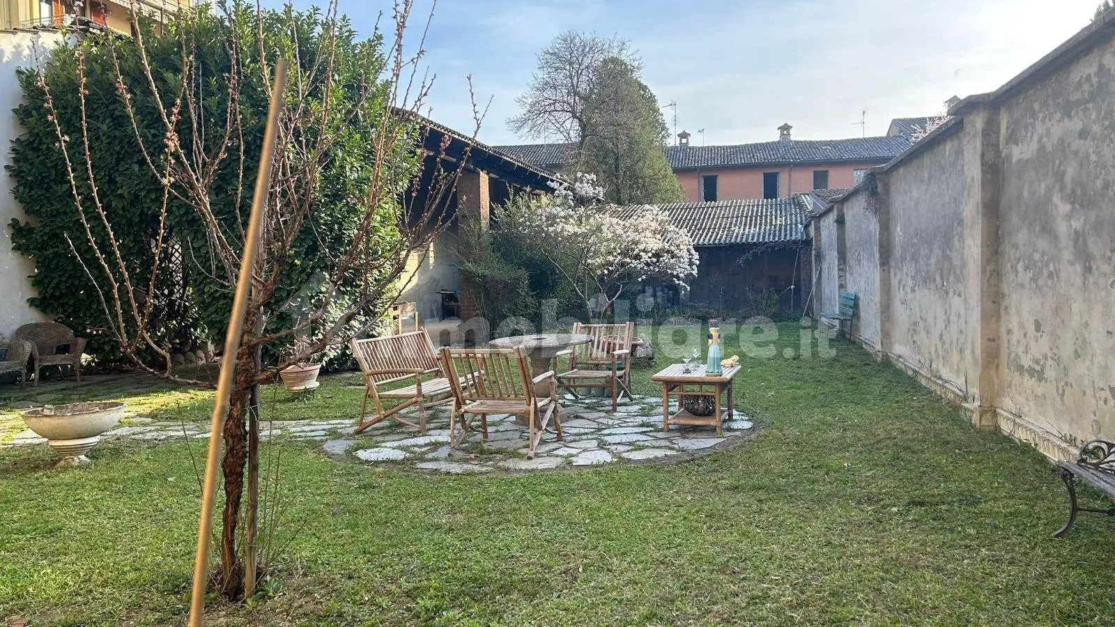 Palazzo - Edificio in vendita a Sale