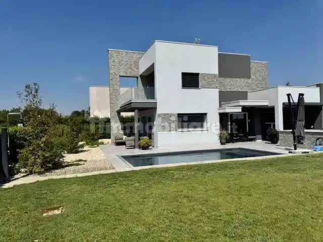 Villa in vendita a Parma